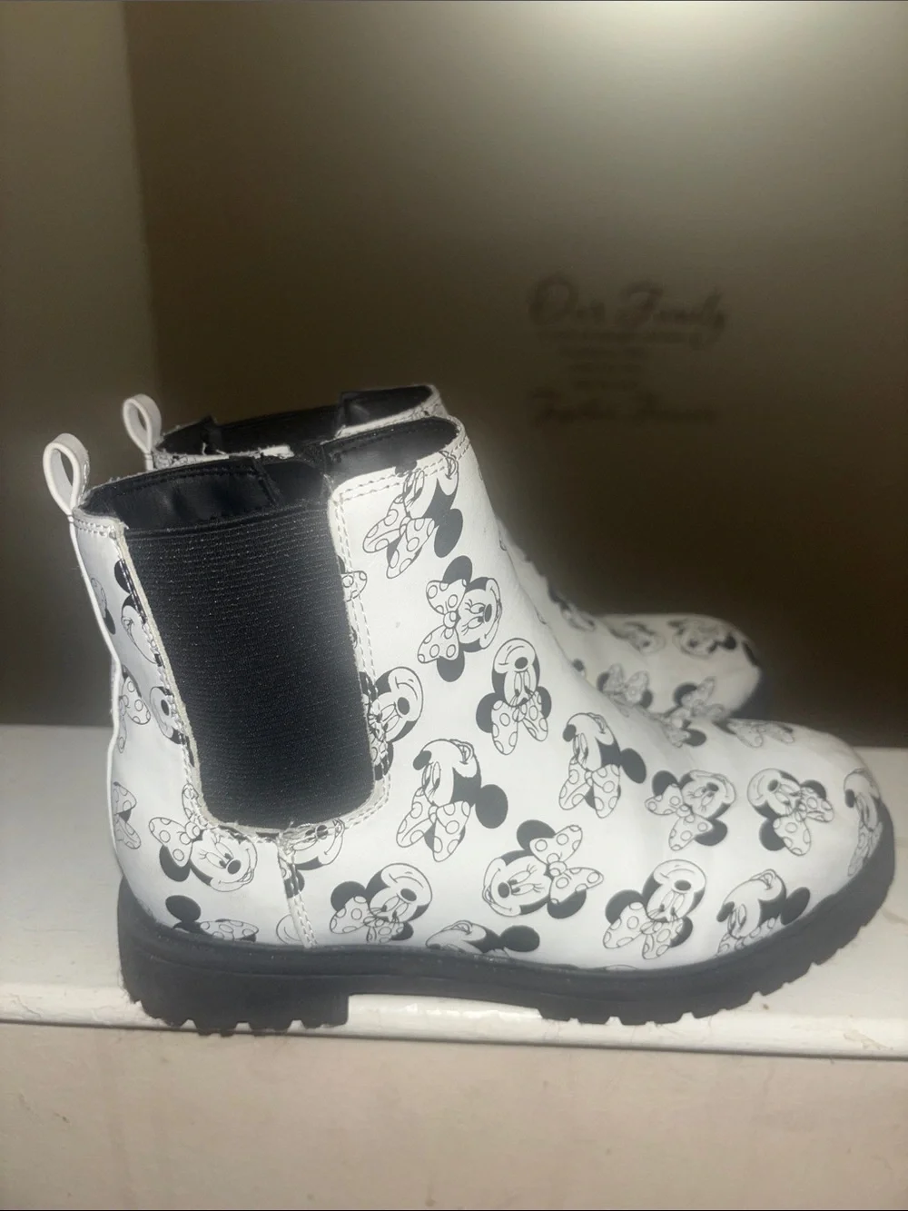 Kids Minnie Mouse Black & White Rain Boots